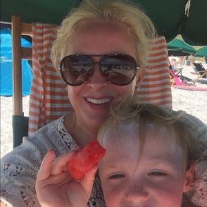 Meet your Posher, Lara